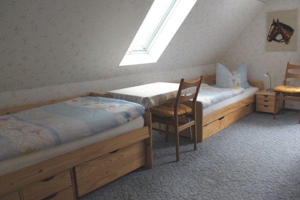 Schlafzimmer klein 1 v